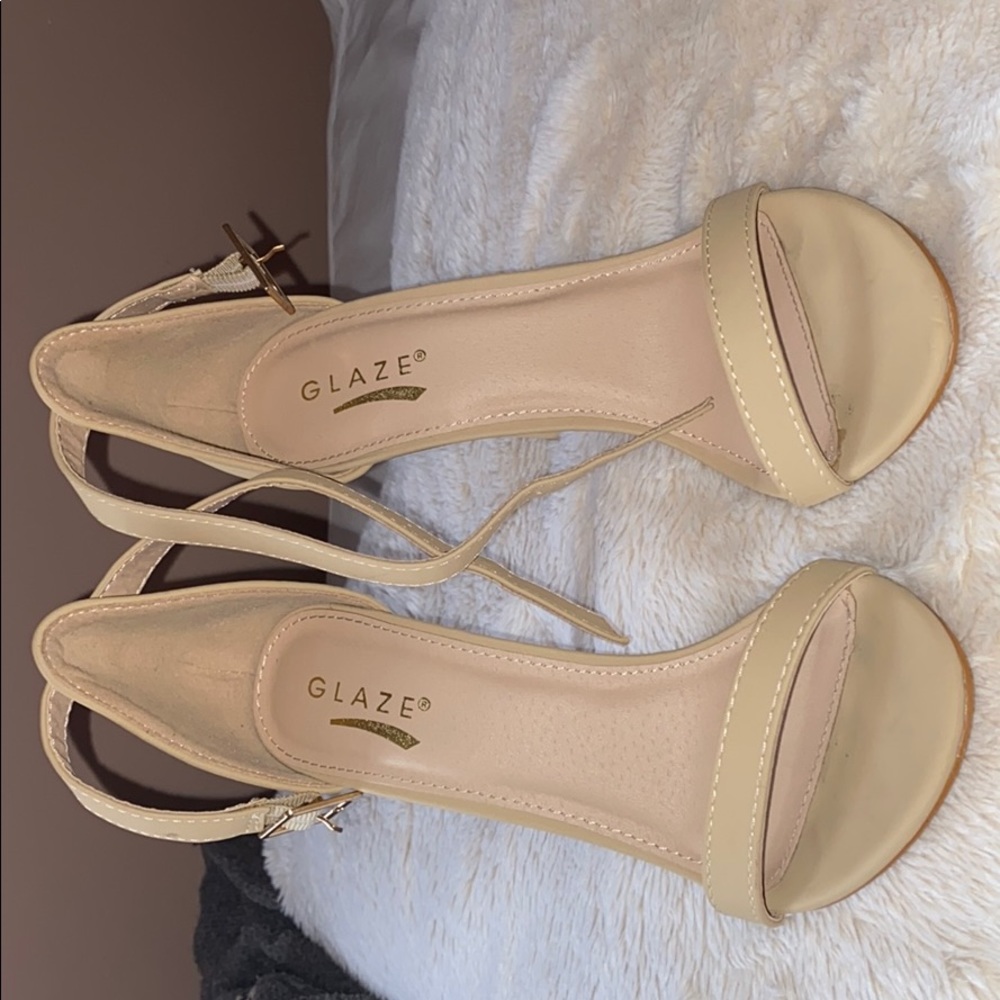 Women’s heels size 6